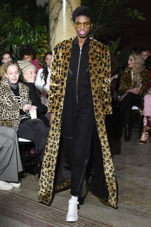 Juicy Couture  Fall 2018 Ready-to-Wear  Juicy Couture  осень зима 2018 коллекция неделя моды в Нью Йорке Mainstyles